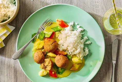 Sprøde linseboller med karrysauce
