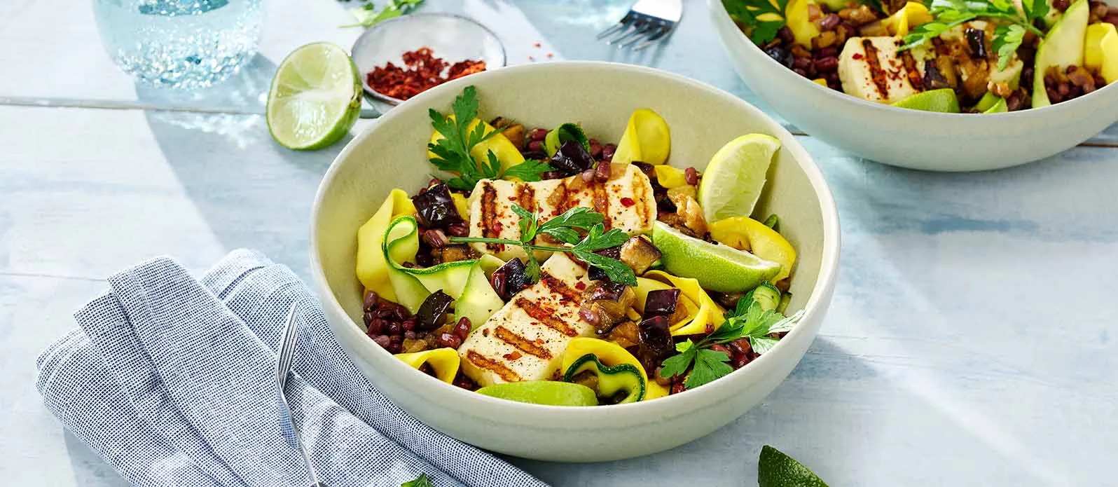 Salat med squash, bønner og aubergine