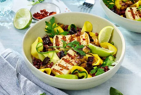Salat med squash, bønner og aubergine