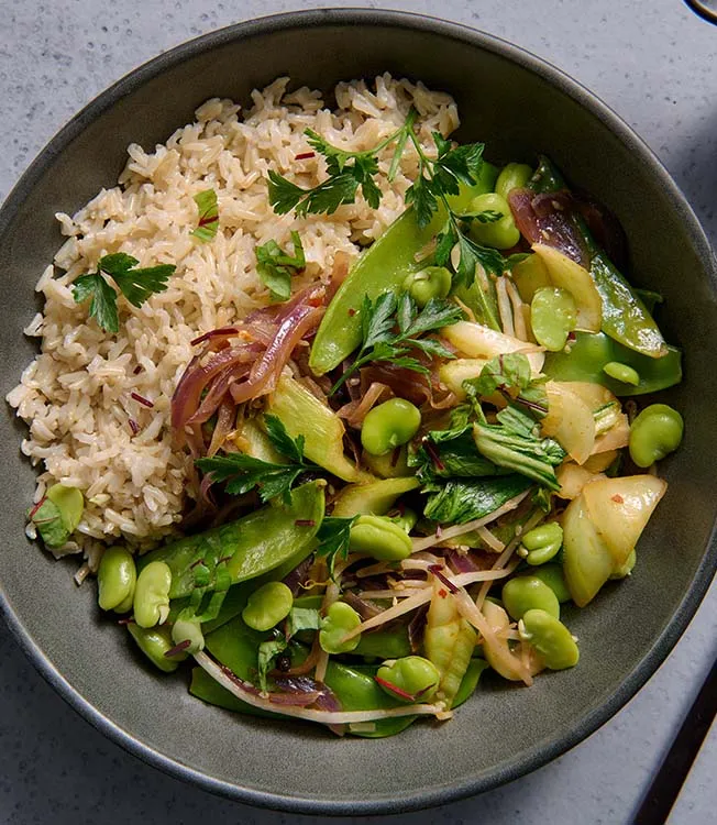 Stegte ris med hestebønner & sojasauce
