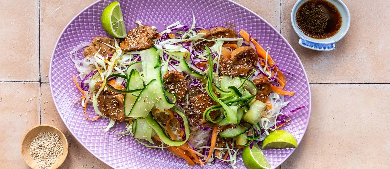 Svinefilet med teriyakiglace og asiatisk salat