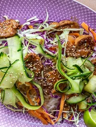 Svinefilet med teriyakiglace og asiatisk salat