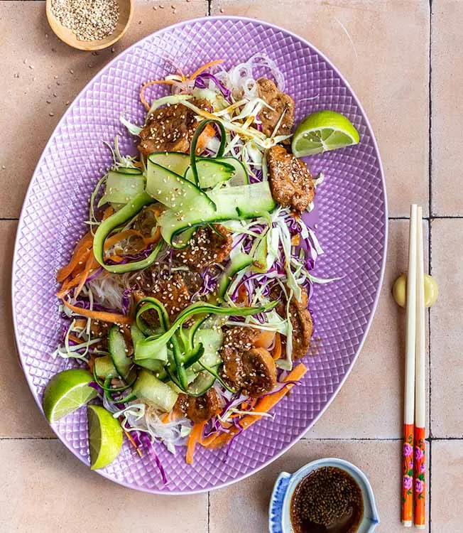 Svinefilet med teriyakiglace og asiatisk salat