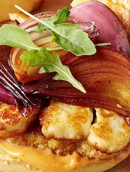 Teriyaki-blomkålsburger med halloumi