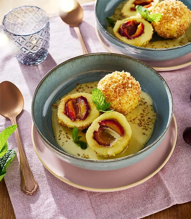 Boheme-dumplings med blommer og panko