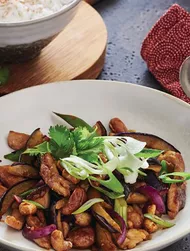 Stegt kylling med aubergine og cashewnødder
