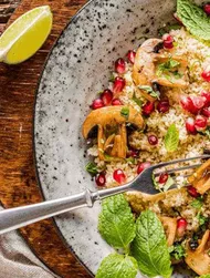 Varm couscous med citrussvampe og granatæble