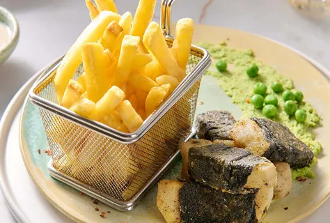 Veganske fish & chips med knoldselleri & ærter