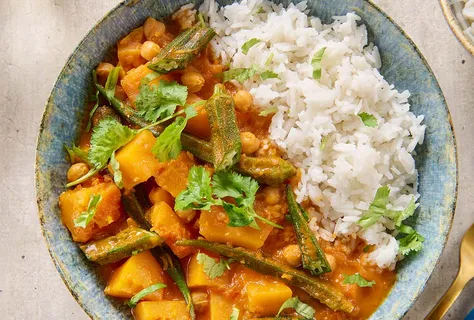 Ragout med græskar, okra og ris