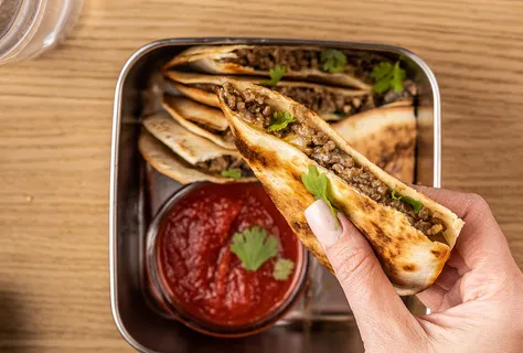 Quesadilla med oksekød og svampe