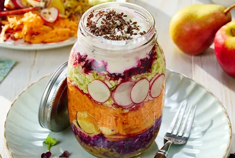 Regnbuesalat med misodressing