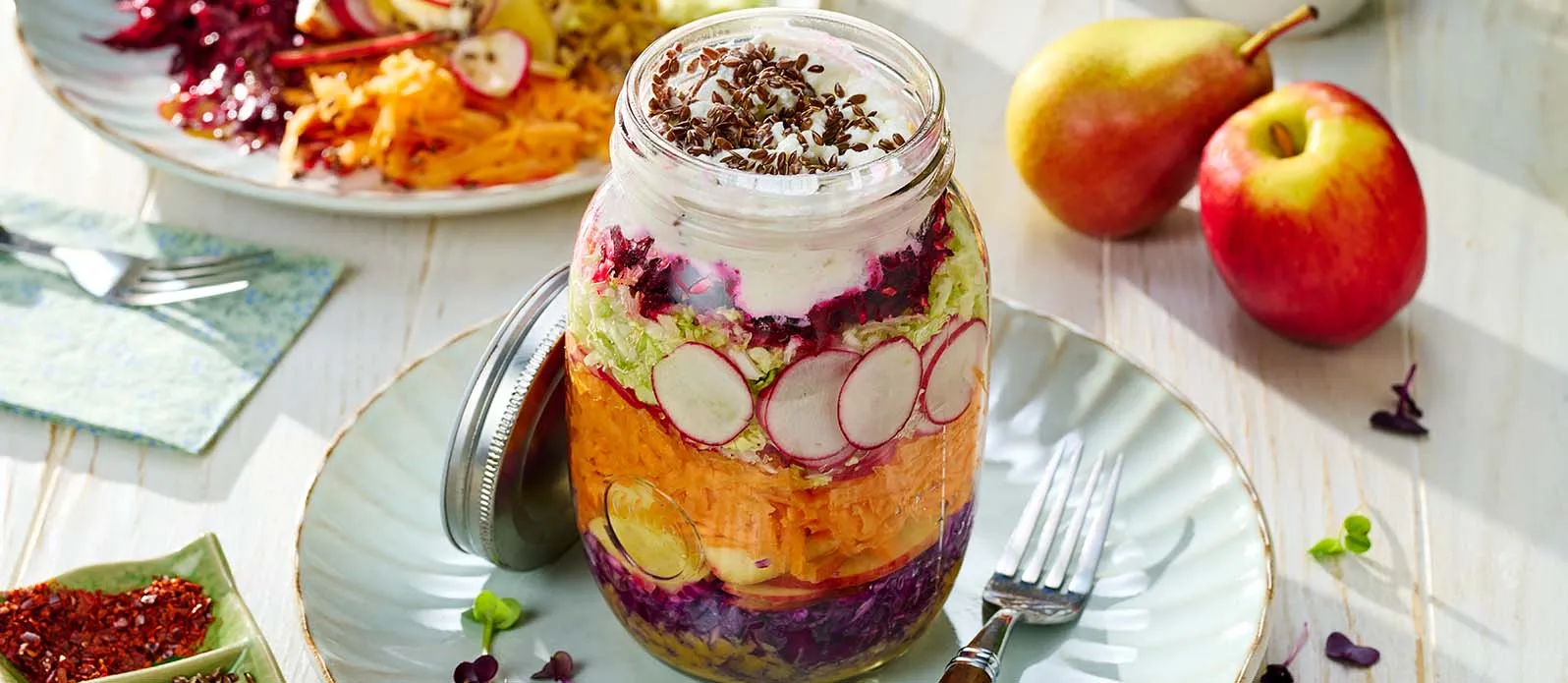 Regnbuesalat med misodressing