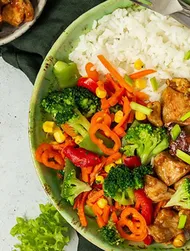 Stegt teriyaki-kylling med cashewnødder og grøntsager
