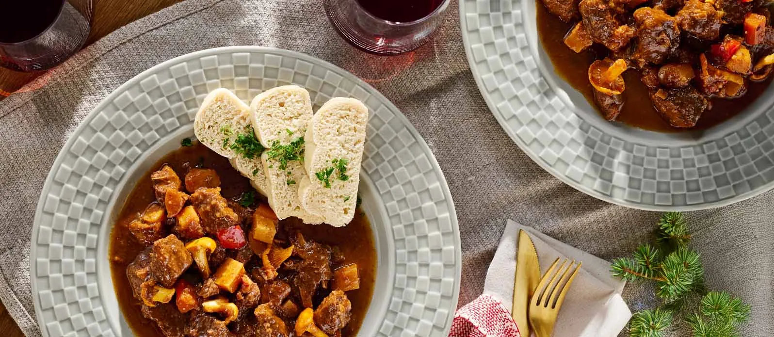 Bohemeagtig vildtgullasch med svampe