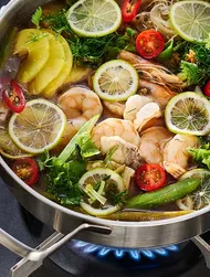 Vietnamesisk lẩu cá chua – hot pot med fisk