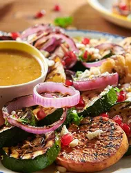 Røget grøntsags- og fetasalat