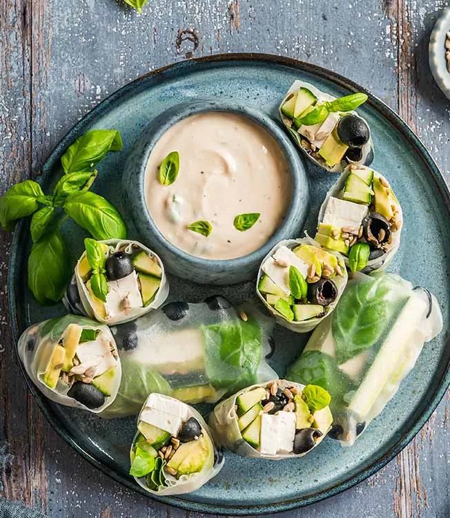 Veggie rispapirruller med feta & oliven