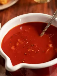 Sauce med svampe og tomat