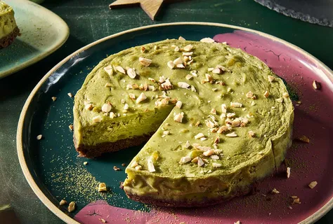 Matcha-cheesecake med tørret frugt