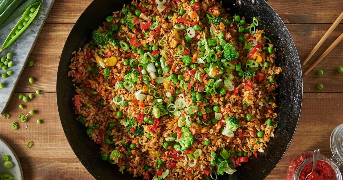 Krydret og stegt ris med æg, grøntsager og harissa | Opskrifts | Kikkoman