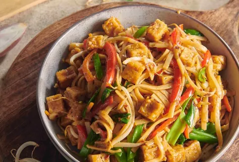 Lynstegte nudler med tofu: vegetarisk chow mein