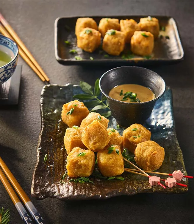 Fiske-takoyaki og teriyaki-peanutsauce