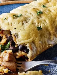 Ostegratinerede burritoer med Teriyaki-kylling