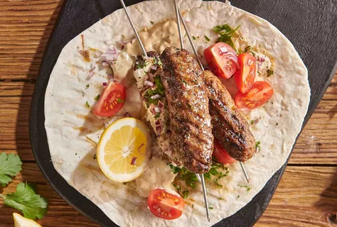 Mellemøstlig lammekebab marineret i sojasauce