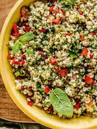 Tabbouleh med krydderurter, tomat og peberfrugt