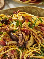 Spaghetti à la ponzu med tunfisk og svampe