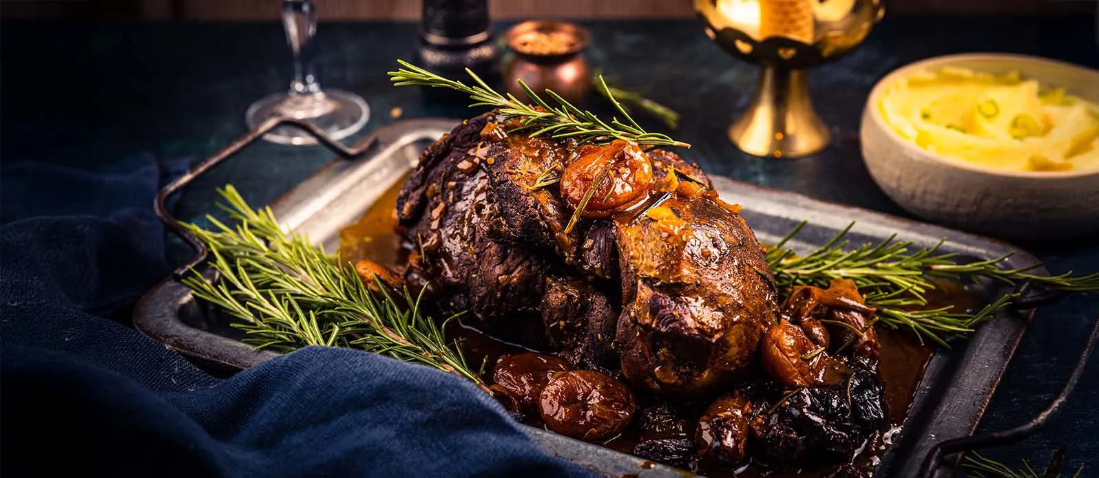 Braiseret lammekød med tørret frugt