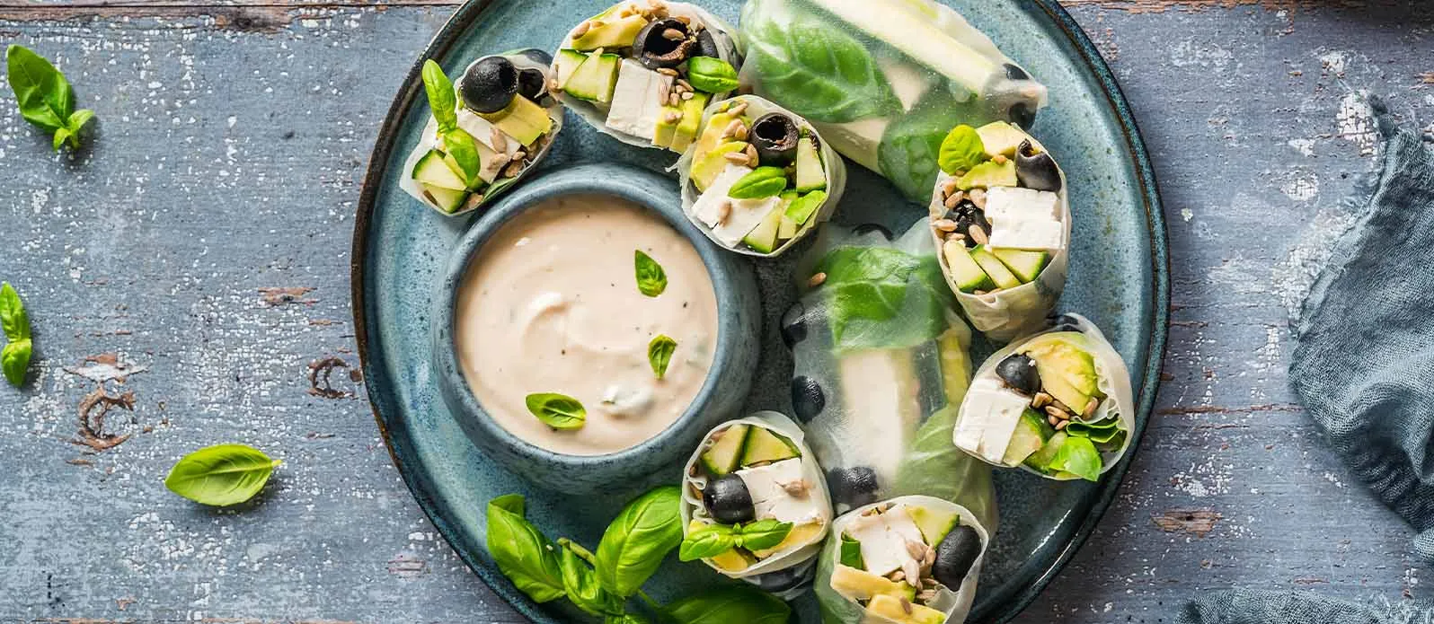 Veggie rispapirruller med feta & oliven