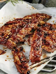 Grillede spareribs med orientalsk sur-sød marinade