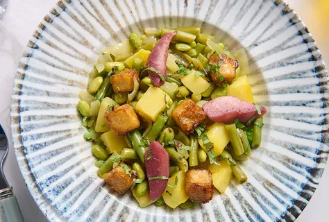 Pæresalat med vin, grønne bønner & tofu