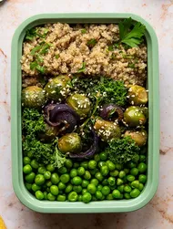 Tahin-sojaglaserede grøntsager og quinoa