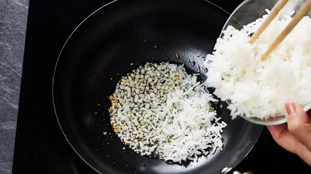 Stegte ris med æg | Kikkoman