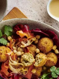 Måltidssalat med falafler