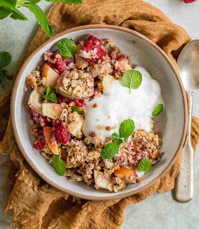 Fuldkornscrumble med frugt