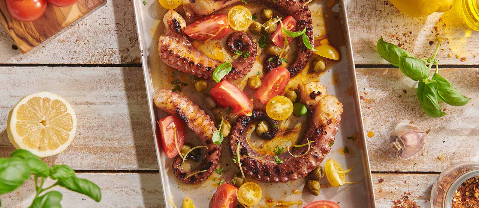 Grillet blæksprutte med ponzusauce og kapers